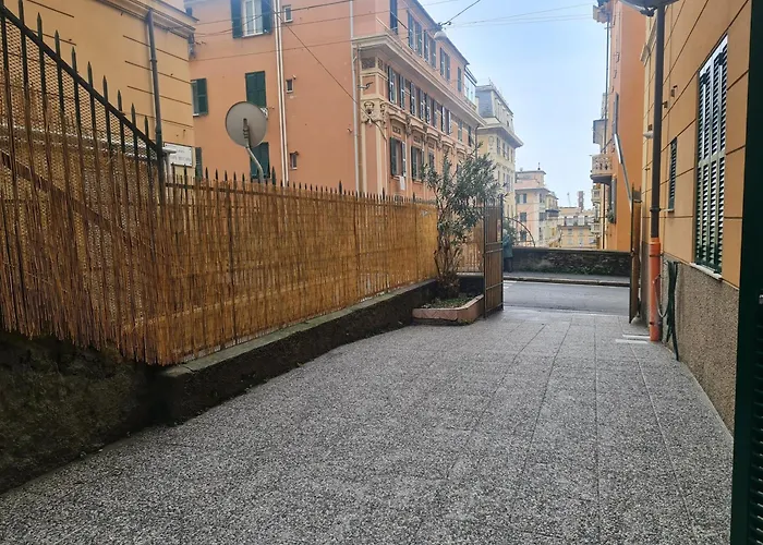 Ampio Appartamento Con 2 Posti Auto E Cortile