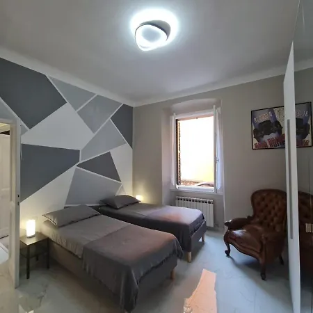 Ampio Appartamento Con 2 Posti Auto E Cortile Genoa Exterior photo