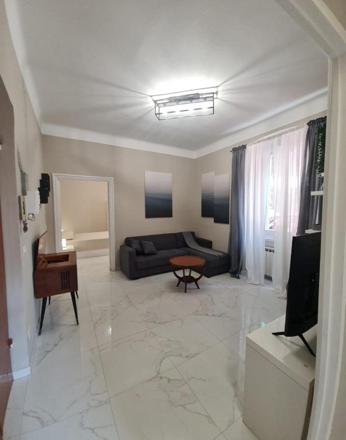 Apartment Ampio Con 2 Posti Auto E Cortile